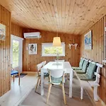 Stefana - 200m From The Sea By Interhome
